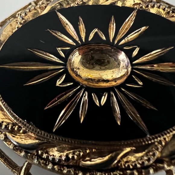 Vintage Pauline Rader Brooch Victorian Revival Molded Black Glass Gold P… - Picture 7 of 10